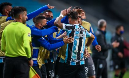 Grêmio vence o Lanús, é líder isolado e segue 100% na competição