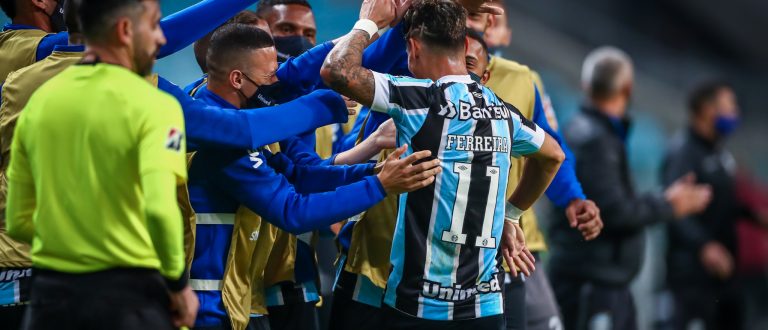 Grêmio vence o Lanús, é líder isolado e segue 100% na competição