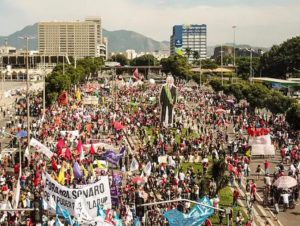 Manifestações contra Bolsonaro defendem vacina e auxílio