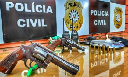 Polícia prende rapaz com touca ninja, armas e munições no Soares