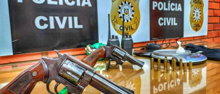 Polícia prende rapaz com touca ninja, armas e munições no Soares