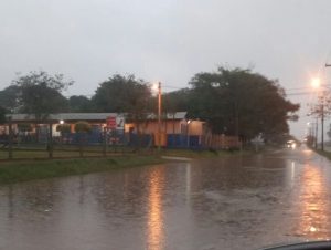 Chuva causa transtornos com alagamentos na periferia