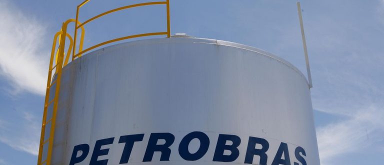 Petrobras reduz preço da gasolina em R$ 0,05 nas refinarias