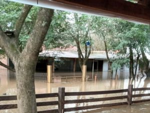 Inundação toma conta do Balneário Irapuá