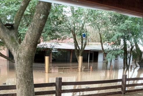 Inundação toma conta do Balneário Irapuá