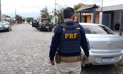 BR-290: PRF prende mulher com carro obtido por fraude