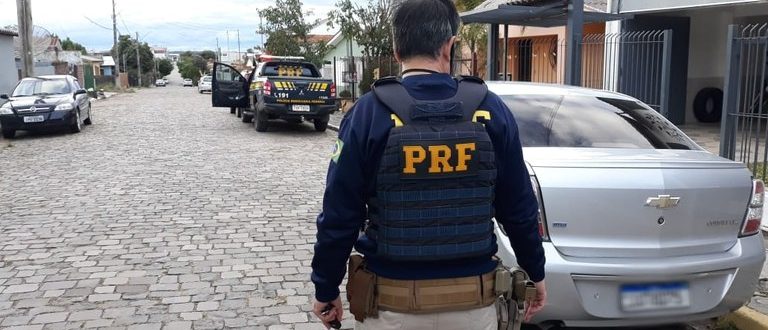 BR-290: PRF prende mulher com carro obtido por fraude