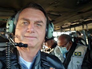 Bolsonaro participa de motociata em Porto Alegre