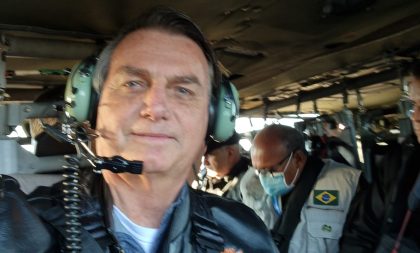 Bolsonaro participa de motociata em Porto Alegre