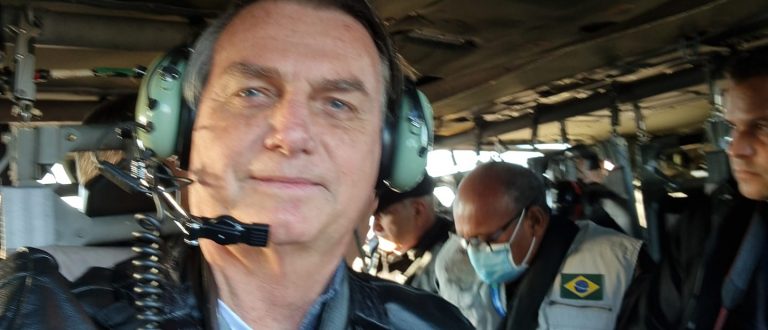 Bolsonaro participa de motociata em Porto Alegre