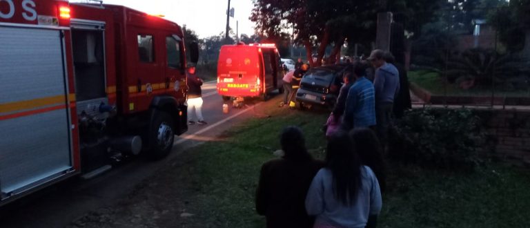 Bombeiros socorrem vítima de acidente na V. da Charqueada