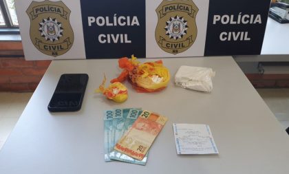 Cocaína, dinheiro e celular: Polícia detém homem por tráfico no Centro