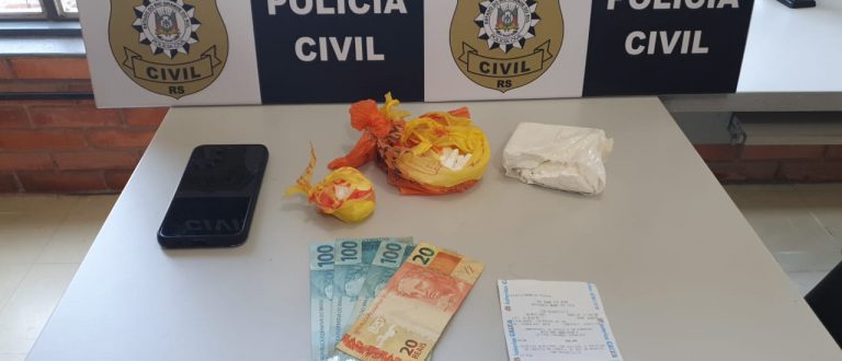 Cocaína, dinheiro e celular: Polícia detém homem por tráfico no Centro