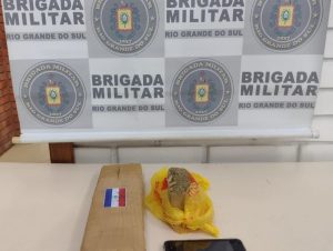 BM apreende quase 1 quilo de maconha no Santo Antônio