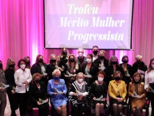 Troféu Mérito Mulher Progressista: vice-prefeita recebe homenagem