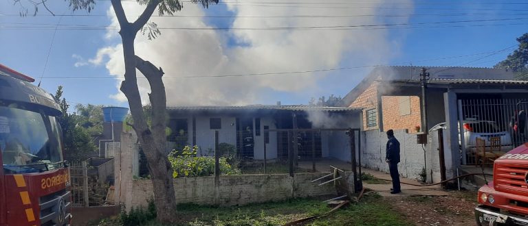 Incêndio atinge casa no Bairro Marina