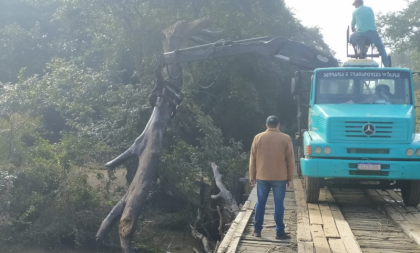 Após alerta do OCorreio: Prefeitura realiza limpeza na ponte do Arroio Botucaraí