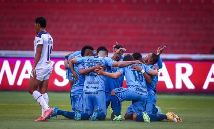 Grêmio vence LDU na altura fora de casa