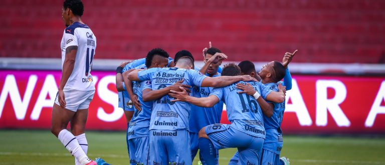 Grêmio vence LDU na altura fora de casa