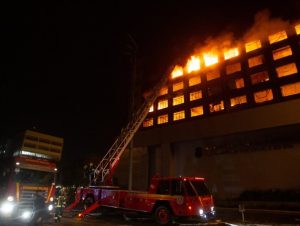 Bombeiros seguem desaparecidos após incêndio no prédio da SSP