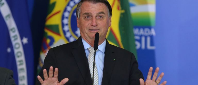 Bolsonaro é eleito Personalidade do Ano pela Time