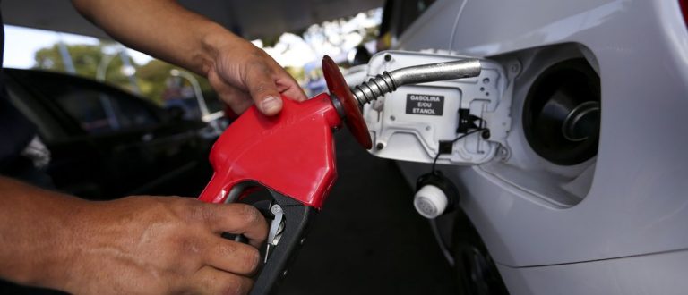 Gasolina vai aumentar. De novo