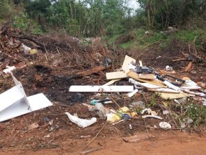 Lixões a céu aberto tomam conta da periferia