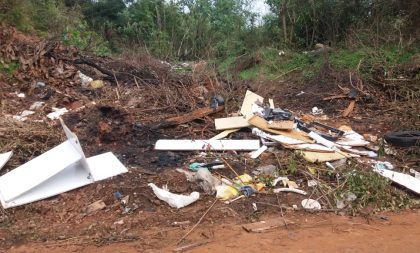 Lixões a céu aberto tomam conta da periferia