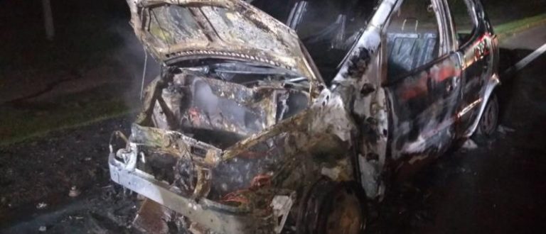 Família escapa de carro em chamas na RSC-287