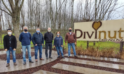 Extensionistas visitam viveiro de mudas e agroindústria Divinut em Cachoeira do Sul