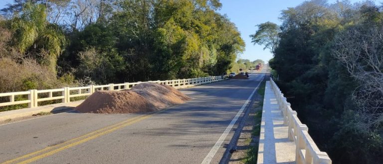 BR-290 está bloqueada para caminhões no km 353