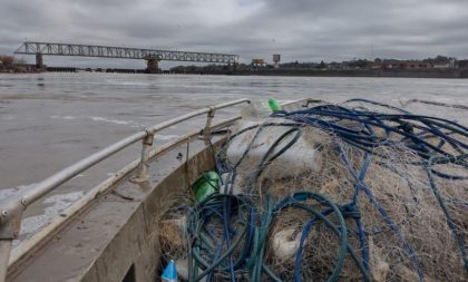 Rio Jacuí: BM apreende cerca de 600 metros de redes de pesca