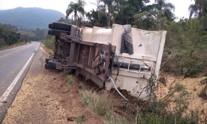 PRE DE CACHOEIRA: bitrem perde reboque após tombar