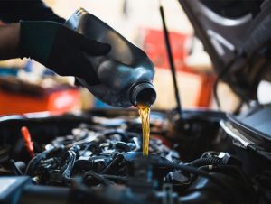 Água/líquido de arrefecimento e óleo no nível: cuidados básicos com o motor do seu carro