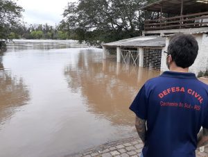 Enchente coloca Defesa Civil em prontidão