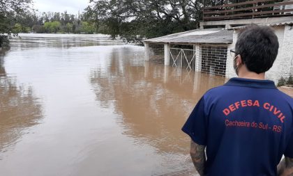 Enchente coloca Defesa Civil em prontidão