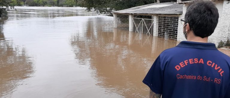 Enchente coloca Defesa Civil em prontidão