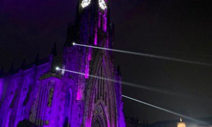 Catedral de Pedra, em Canela, recebe iluminação em apoio ao Setembro Roxo