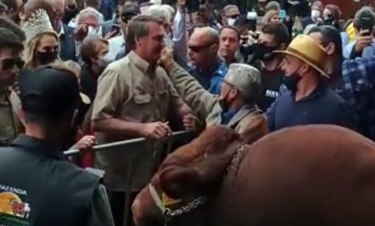 Bolsonaro prestigia touro do cachoeirense Cacaio Lima na Expointer