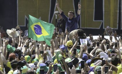 Em declaração oficial, Bolsonaro diz que não teve intenção de agredir poderes