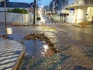 Chuva e granizo causam estragos na cidade e o interior