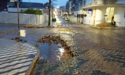 Chuva e granizo causam estragos na cidade e o interior