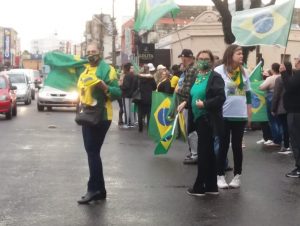 Apoiadores de Bolsonaro vão às ruas em Cachoeira