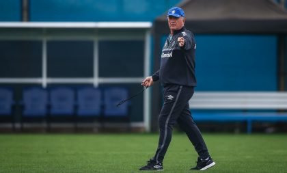 Grêmio faz treino tático em preparação para subir na tabela