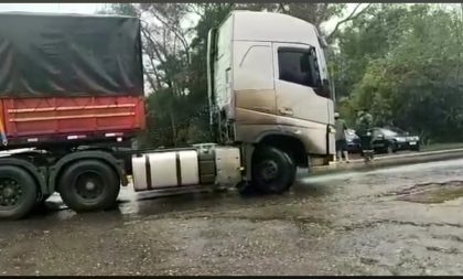 Caminhões são parados por duas horas no protesto do Castagnino