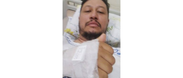 Motoboy fica gravemente ferido após carro bater e fugir