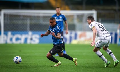 Segue a agonia do Z-4: Grêmio perde no retorno da torcida