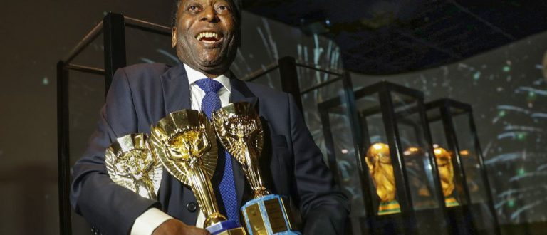 ADEUS AO REI: PELÉ MORRE AOS 82 ANOS