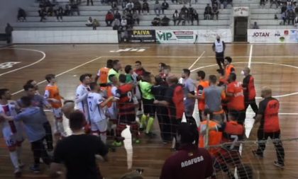 São José é eliminado em jogo que termina com confusão