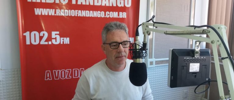 SindiRádio confere Destaque do Mês para Carlos Simonetti